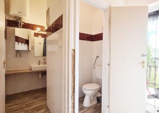 Laci apartman folyosó
